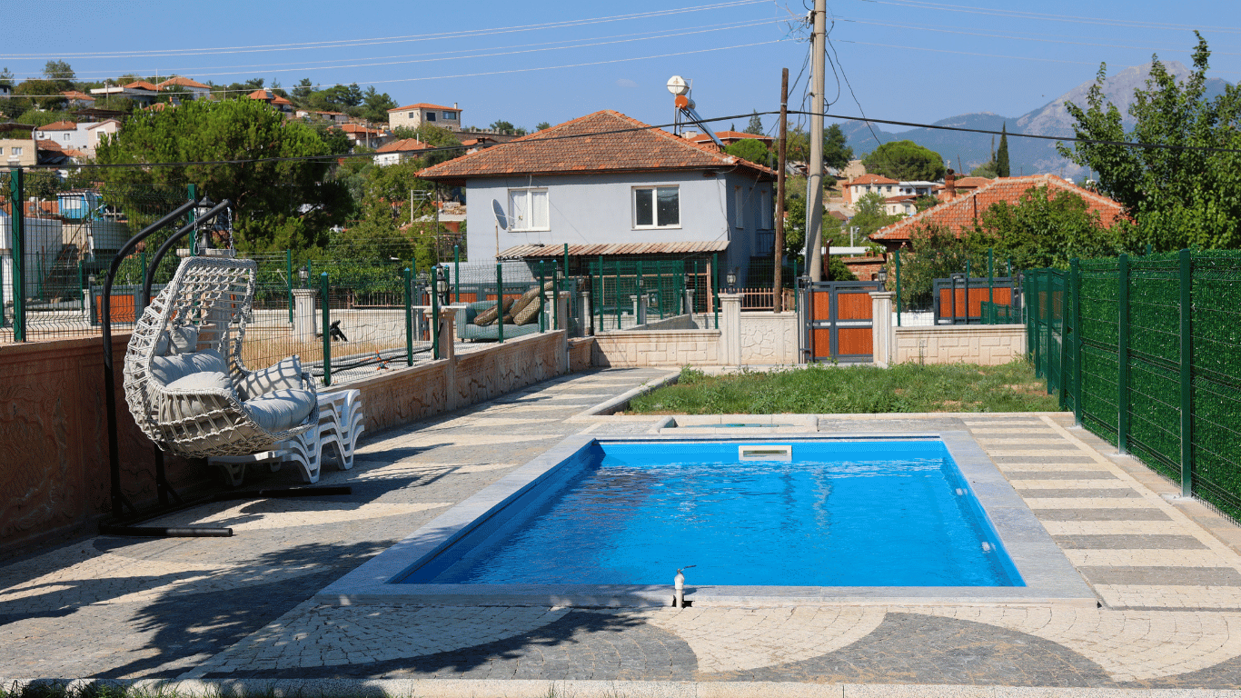 Torbalı Kiralık Havuzlu Villa